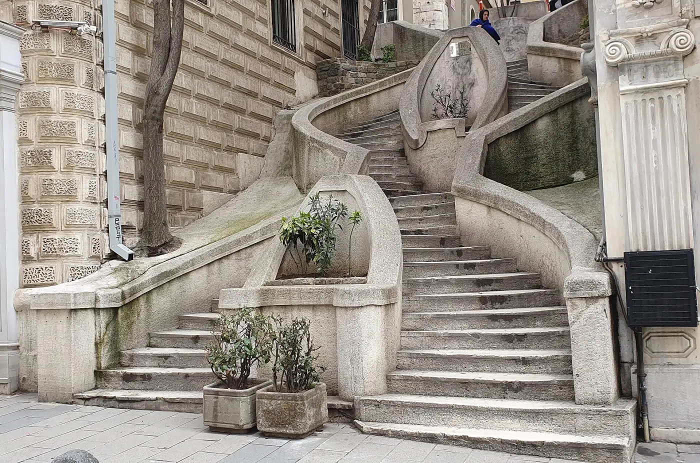 The intertwining curved stone steps of the Camondo Stairs